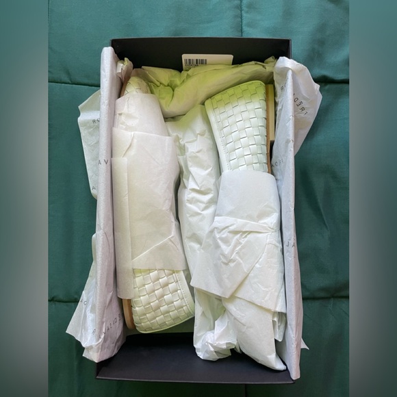 BNWT Freda Salvador Jada Flats in White Size 8 - Picture 3 of 5